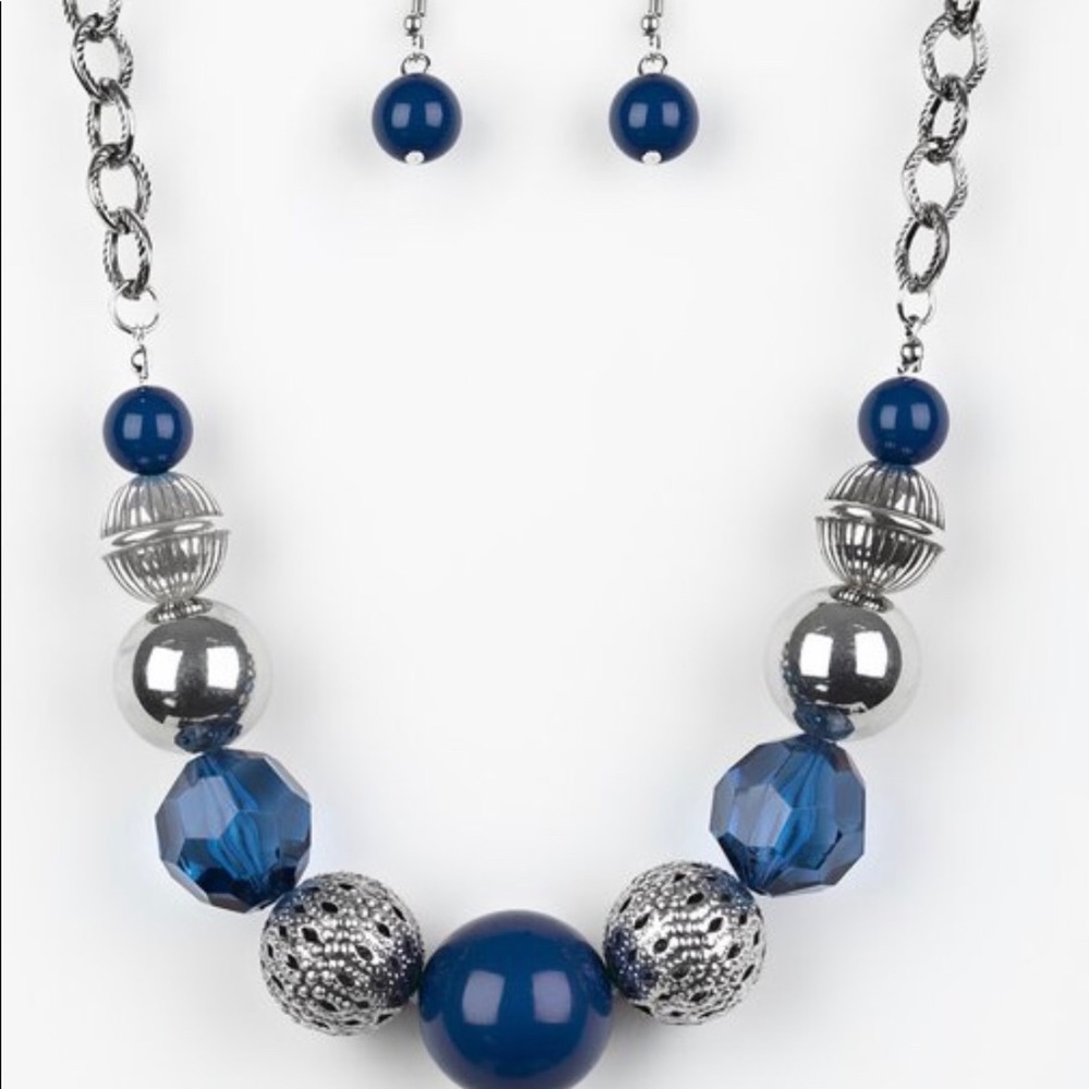 Necklace, earrings and bracelet